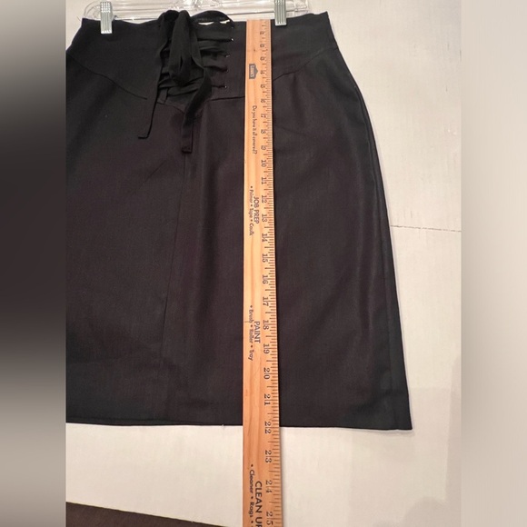 WRAPPER A LINE SKIRT W/FRONT LACE UP. BLACK. SIZE 11 - Picture 2 of 8